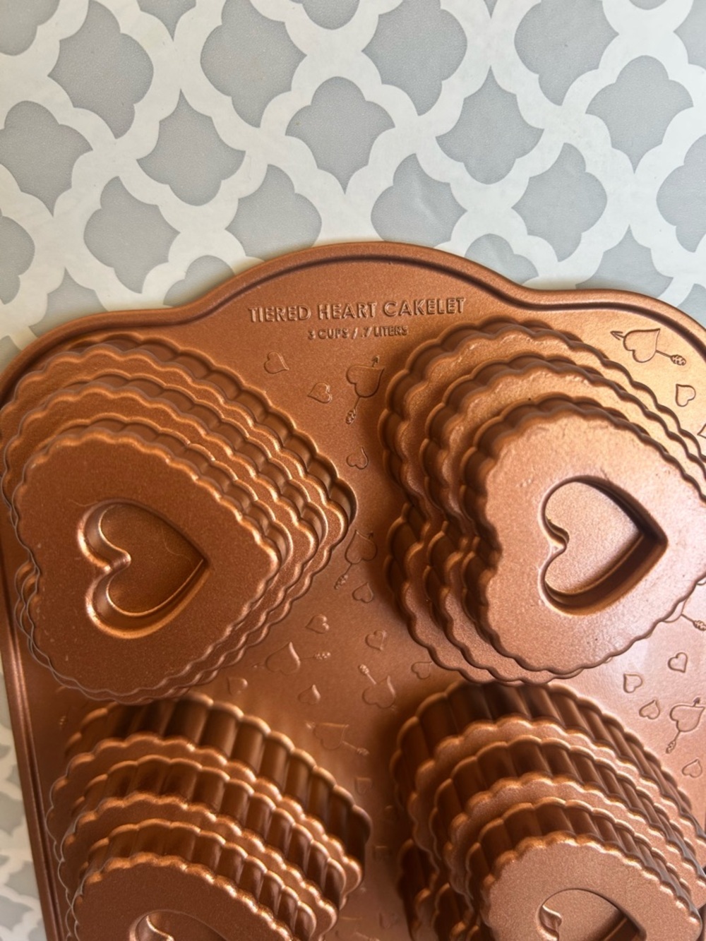Nordic Ware Tiered Heart cakelet pan 6-Cavity - Picture 3 of 6